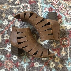 Brown Strappy Sandals aerosoles